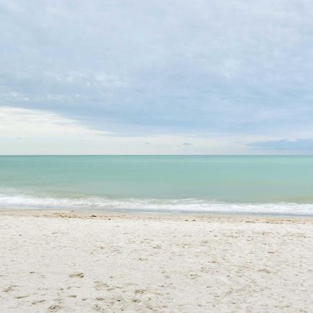 St Pete Beach Condo With Pool, 5 Min Walk To Beach! 세인트피트비치 외부 사진