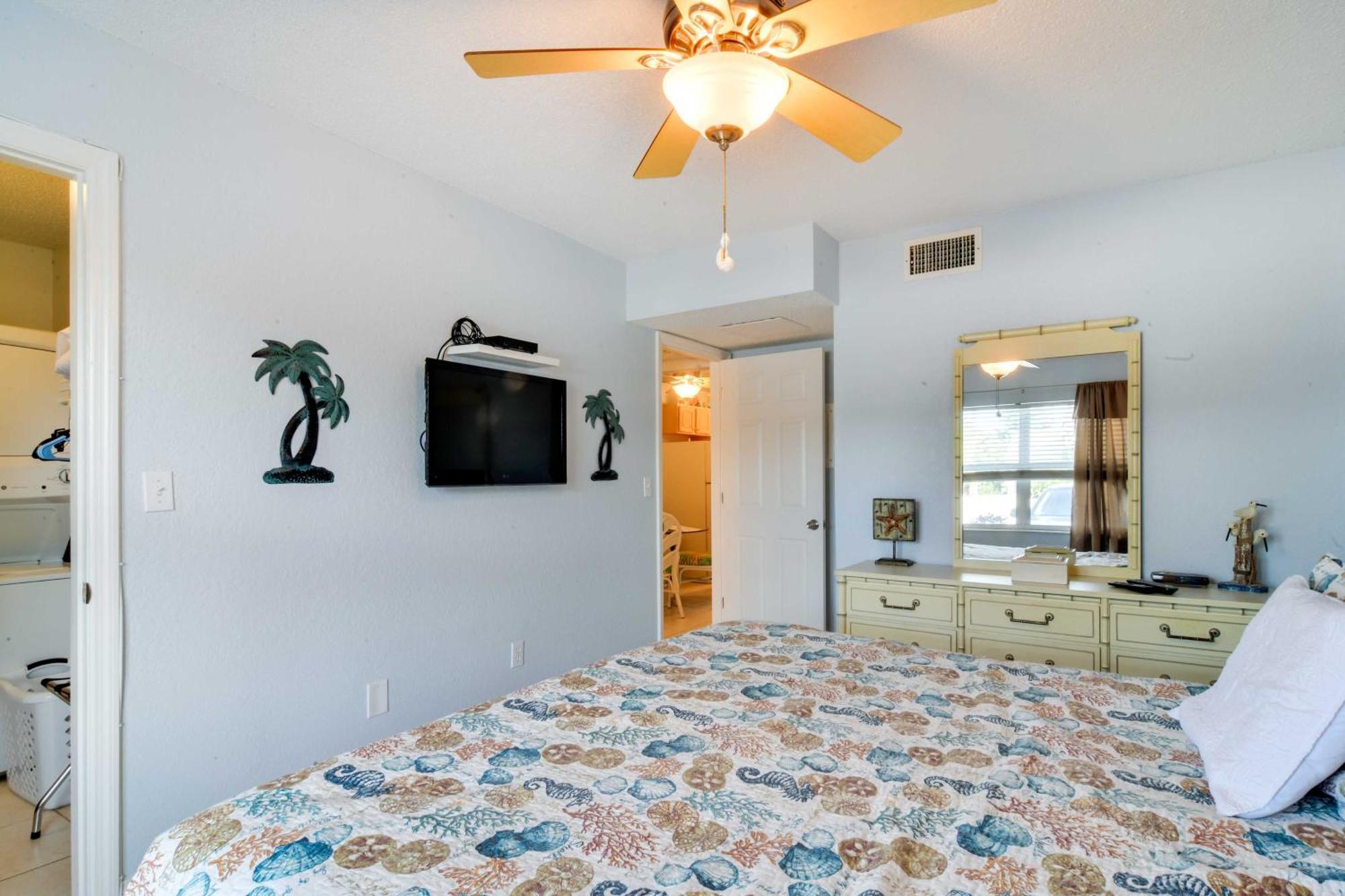 St Pete Beach Condo With Pool, 5 Min Walk To Beach! 세인트피트비치 외부 사진